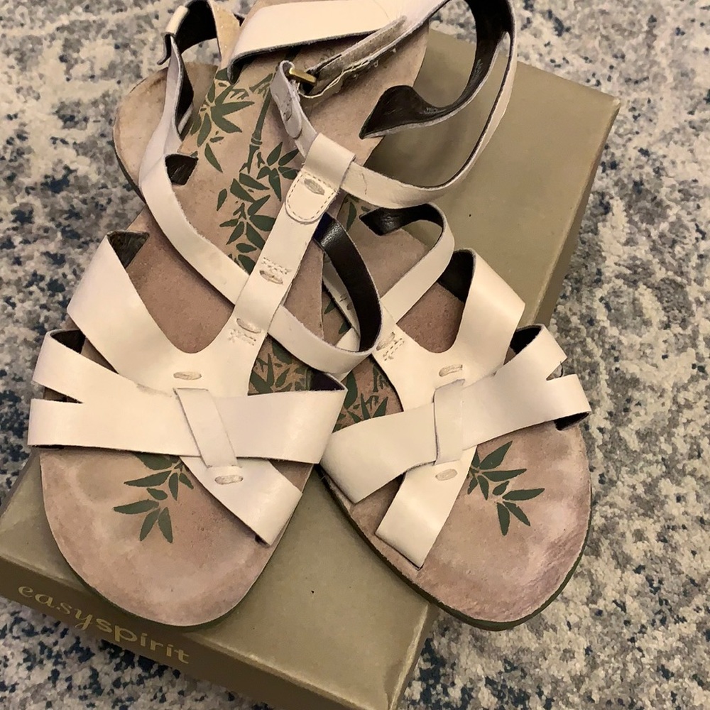 Gently used women’s easy spirit sandal
